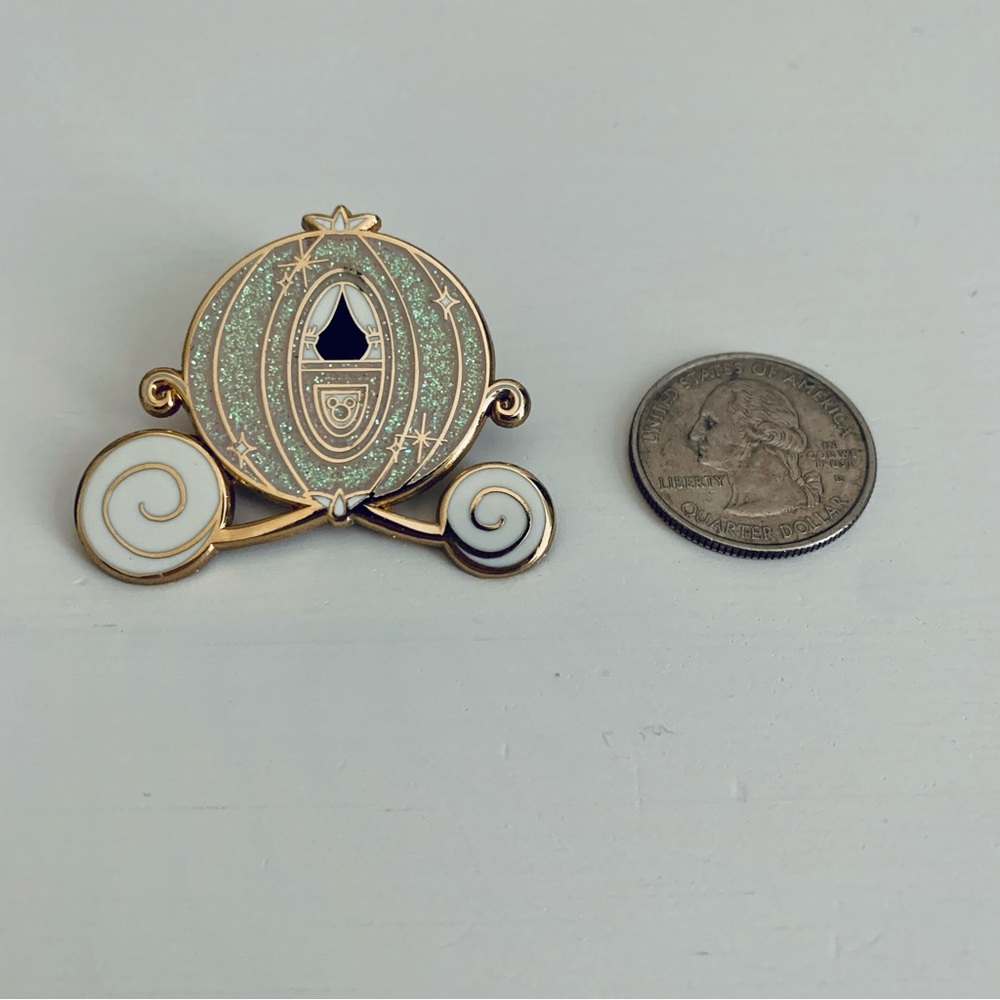Disney Cinderella Carriage Fantasy Pin - Picture 3 of 3